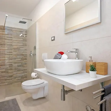 Splendid In Vi Inada With Jacuzzi Vižinada