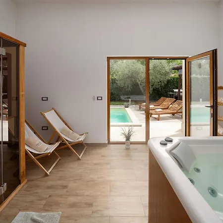 Βίλα Splendid In Vi Inada With Jacuzzi *