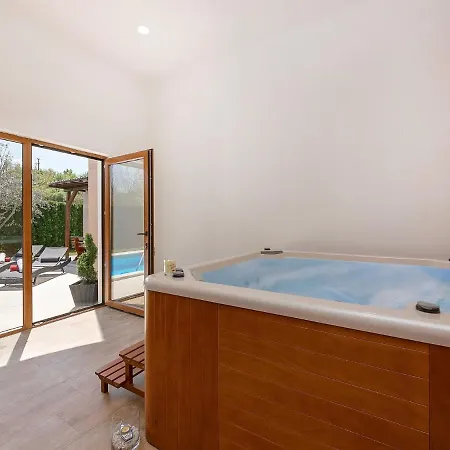 Villa Splendid In Vi Inada With Jacuzzi Vizinada