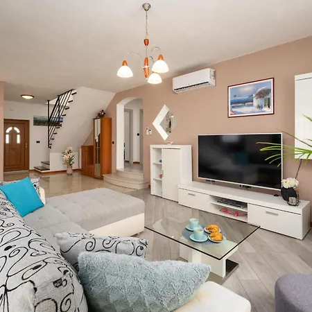 Splendid In Vi Inada With Sauna Villa