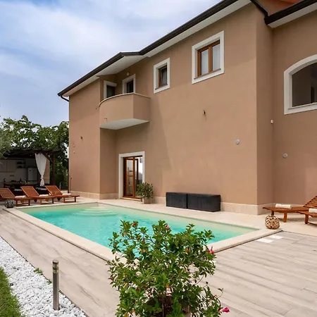 Villa Splendid In Vi Inada With Sauna *
